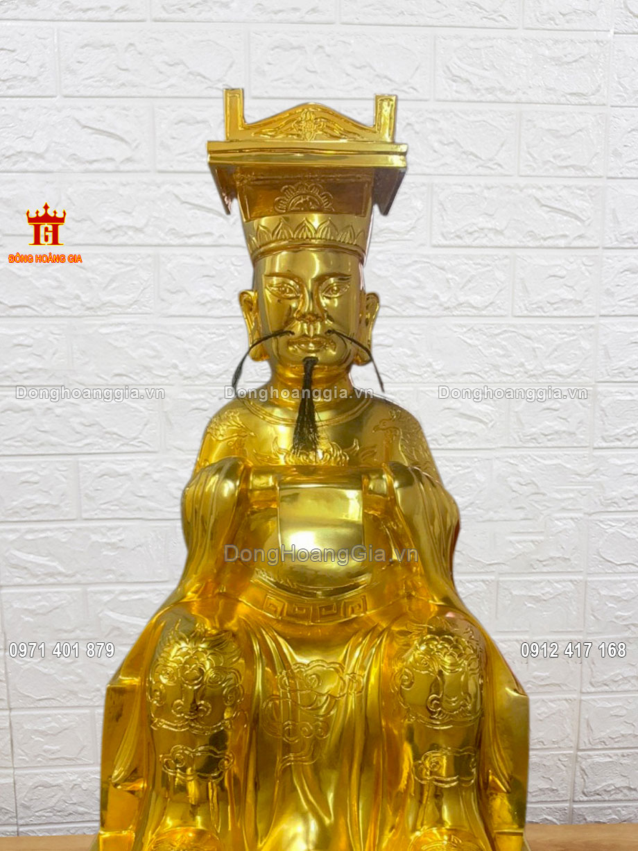 Pho tượng Vua cha bát hải được chế tác hoàn toàn thủ công